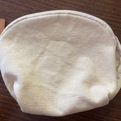 猫の刺繍ポーチの画像