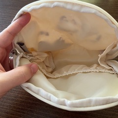 猫の刺繍ポーチの画像