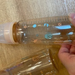 哺乳瓶2本の画像