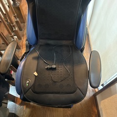 大人気！ゲーミングチェア黒青の画像