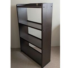 木製の本棚の画像