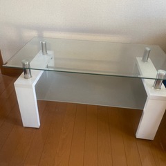 ガラステーブルの画像