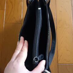 中古　光沢のある黒バッグの画像