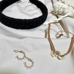 【新品未使用】ワンピース、カチューシャ、ピアス、ブレスレット、ポシェットセット売りの画像