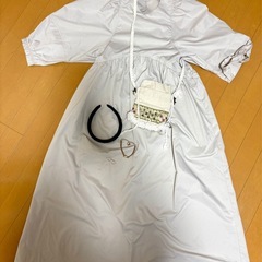 【新品未使用】ワンピース、カチューシャ、ピアス、ブレスレット、ポシェットセット売りの画像