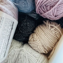 ＼冬にぴったり🧶たっぷり毛糸セット🎁／ 毛糸・輪針・編み道具付きセット／まとめ売り／ハンドメイド好きさんに✨
の画像