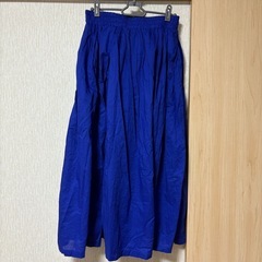 【新品未使用】コーディネート売り　青スカート　黒オフショル　アクセサリーセットの画像