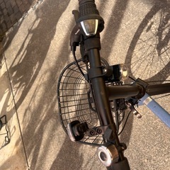 今日中お値下げ中！Jeep 折りたたみ自転車 ！青色 バスケット付きの画像