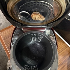 東芝　真空圧力IH保温釜炊飯ジャーRC-10VSE1の画像