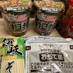 食品　まとめて　レトルト　日清カップヌードル　ヤムヤム　チキンラーメン　などの画像