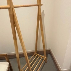 【新品同様】木製ハンガーラック 衣類収納 ナチュラル 北欧風の画像