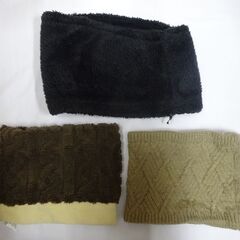 ( E-110 )ネックウォーマー ３つセット ブラック 黒 ブラウン 茶 ベージュ ニット風 おしゃれ かわいい まとめ売り UNIQLO 361-459729 中古の画像