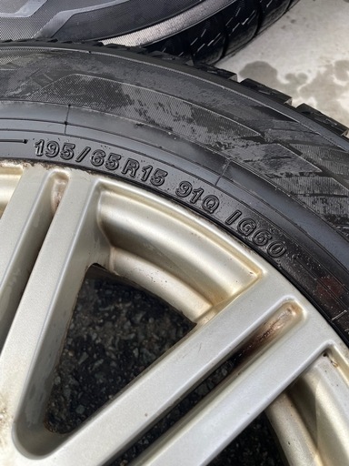 セレナc26スタッドレスタイヤ 195/65/R15シュナイダーMID