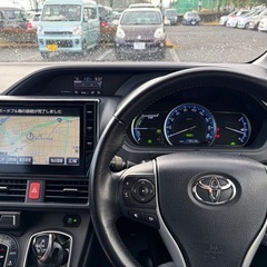 冬仕様付き！トヨタ ヴォクシー ハイブリッド Vグレード 車検たっぷりの画像