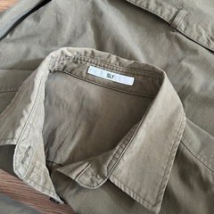 SLY ショート丈のシャツの画像