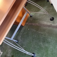 パソコンデスク　ライトブラウン　傷多々あり　中古の画像