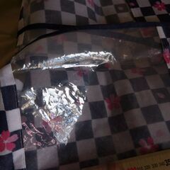 洋服ハンガーラックの不織布カバー■紺色市松模様ピンク色桜柄■幅約90ｃｍの画像