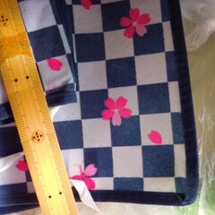 洋服ハンガーラックの不織布カバー■紺色市松模様ピンク色桜柄■幅約90ｃｍの画像