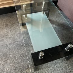 ガラスローテーブル　美品の画像