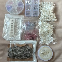 ビーズセット 値段交渉可 大量 アルファベット 花 リボン 蝶々 ハートの画像