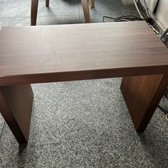 小さいテーブルの画像