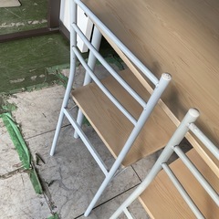 ダイニングテーブルと椅子２個セット　　ライトブラウン　中古の画像