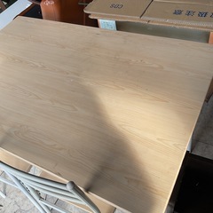 ダイニングテーブルと椅子２個セット　　ライトブラウン　中古の画像