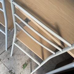 ダイニングテーブルと椅子２個セット　　ライトブラウン　中古の画像