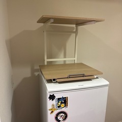 冷蔵庫とレンジ棚の画像