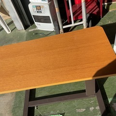 ベット用テーブル　ライトブラウン　高さ調整可能 中古の画像