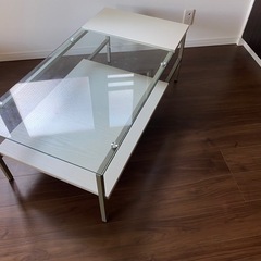ガラステーブルの画像