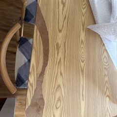 ダイニングテーブル＋椅子4脚セット（木目調）※天板ダメージありの画像