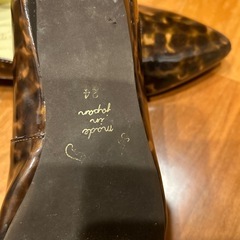 フラットパンプス24センチの画像