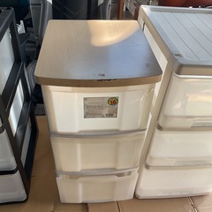 収納ケース種類様々１個500¥  在庫1個となりました
の画像