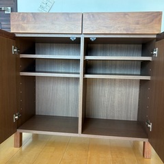 キャビネット　幅90cm高88cm 奥行37cm ウォールナット突板　キズありの画像