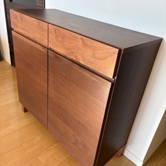 キャビネット　幅90cm高88cm 奥行37cm ウォールナット突板　キズありの画像