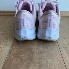 NIKE 24.5cm レディース　ランニングシューズ　スニーカー　陸上競技　ピンクの画像