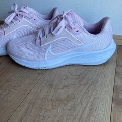 NIKE 24.5cm レディース　ランニングシューズ　スニーカー　陸上競技　ピンクの画像