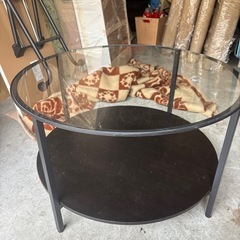 丸いガラステーブルの画像