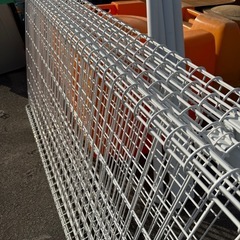 フェンス中古4枚と柱4本の画像