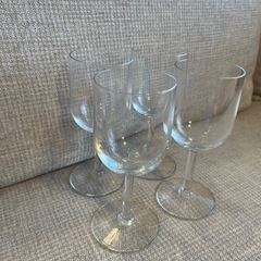ワイングラス4つ