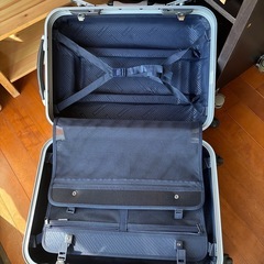 スーツケースの画像