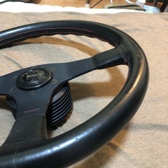 引取優先　momo modena 35パイ ホーンボタン ブラックアロー  TYP D35 KBA 70116の画像