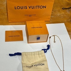 ルイ・ヴィトンLouis Vuitton エッセンシャルVネックレス　箱保証書付の画像