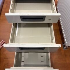 スチール製３段キャビネットの画像