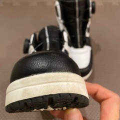 MADFOOT! マッドフット キッズ 防水ハイカットスニーカー　19の画像