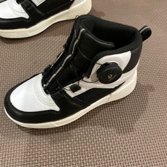 MADFOOT! マッドフット キッズ 防水ハイカットスニーカー　19の画像