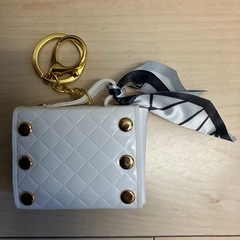 ミニバッグ　チャーム　キーホルダー　ポーチ　白　ほわホワイトの画像