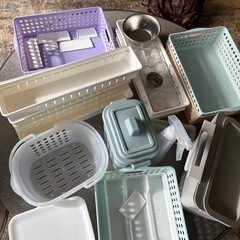 プラスチック整理用品大量の画像