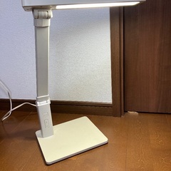 デスクライト 電源が使える LED 無印良品 調光可能 角度調節可能 スタンドライト ホワイトの画像